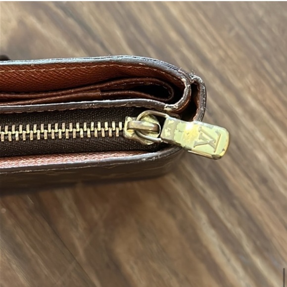 Louis Vuitton Monogram Wallet Excellent Condition Unisex - Picture 15 of 15